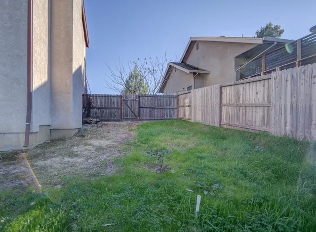 $389,000 | 3882 Fujiyama Way, Redding, CA 96001