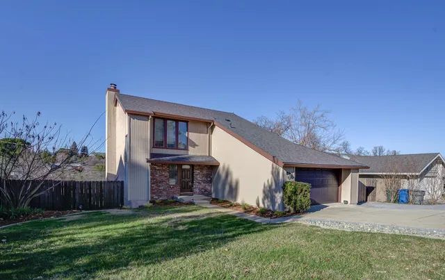 $389,000 | 3882 Fujiyama Way, Redding, CA 96001