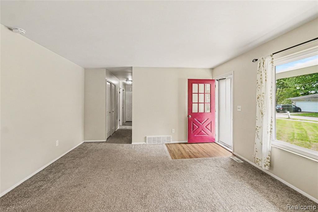 606 Hickory Street Fenton, MI 48430 - Photo 4 of 21