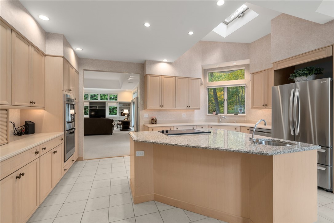 7 Oak Tree Lane Cranston, RI 02920 - Photo 8 of 32