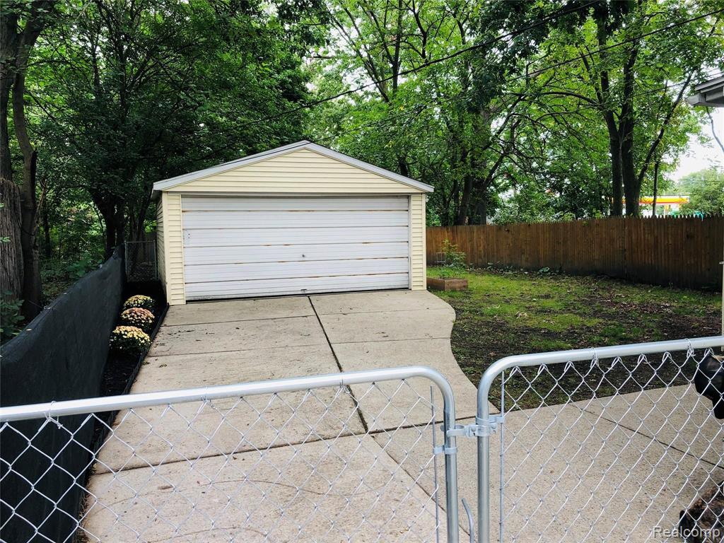 200 Stratford Road Ferndale, MI 48220 - Photo 2 of 22