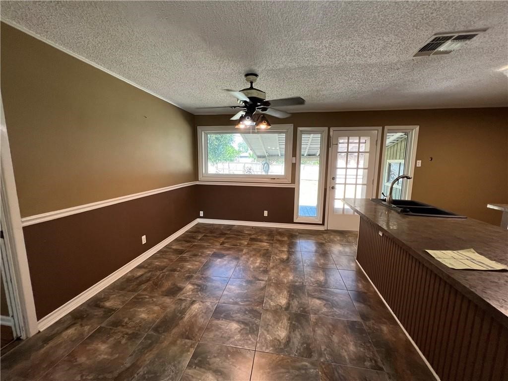 121 Georgia Place Portland, TX 78374 - Photo 4 of 9