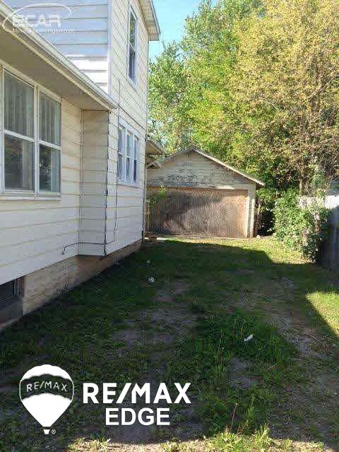 3417 Davison Road Flint, MI 48506 - Photo 6 of 15 20440173-5.JPG