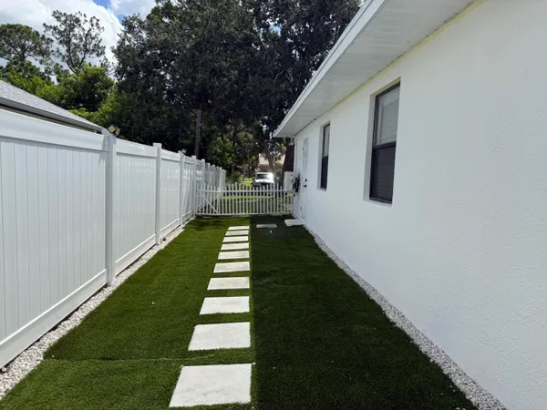 $1,450 | 1689 Southeast Harp Lane, Port St. Lucie, FL 34983
