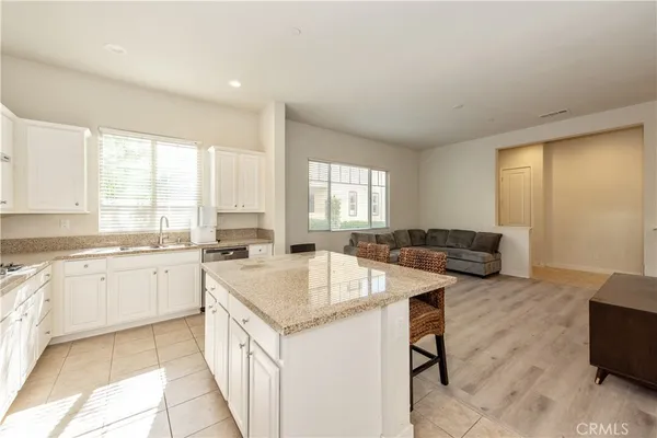 $4,150 | 127 Interval, Irvine, CA 92618