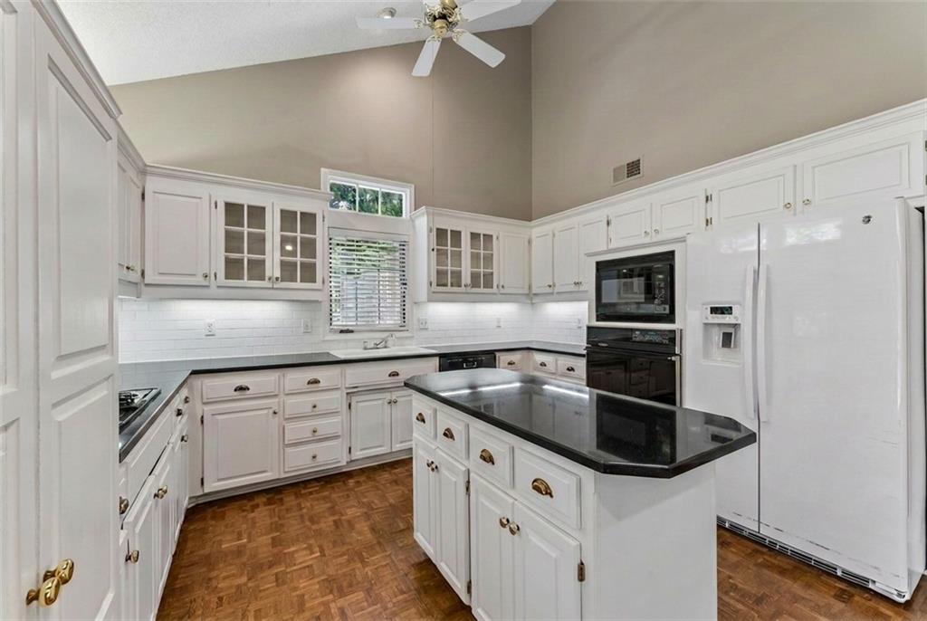 14936 Rhodes Circle Lenexa, KS 66215 - Photo 14 of 87