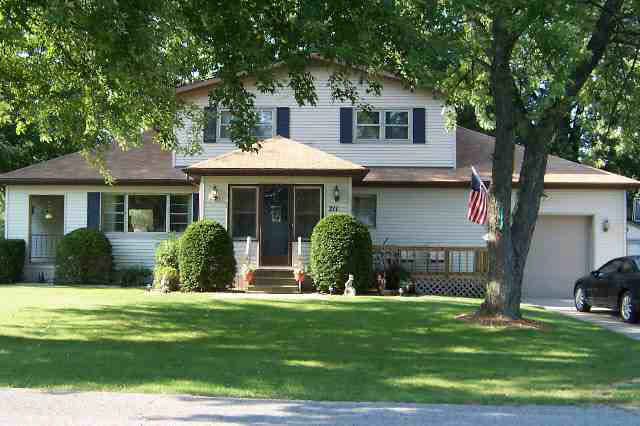211 West Liberty Street Butler, IN 46721 - Photo 1 of 9