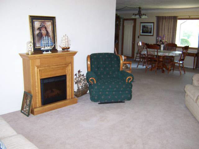 211 West Liberty Street Butler, IN 46721 - Photo 5 of 9