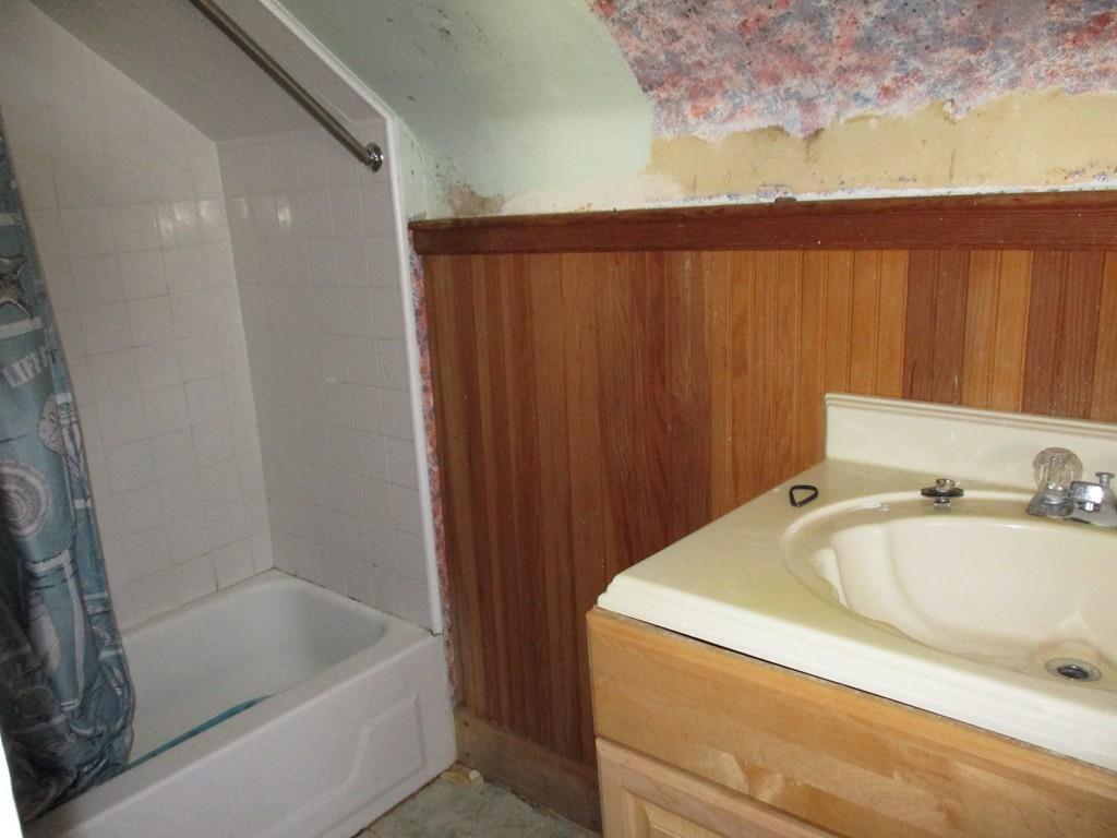 84 Hillside Road Dracut, MA 01826 - Photo 11 of 18 Gallery Image 11