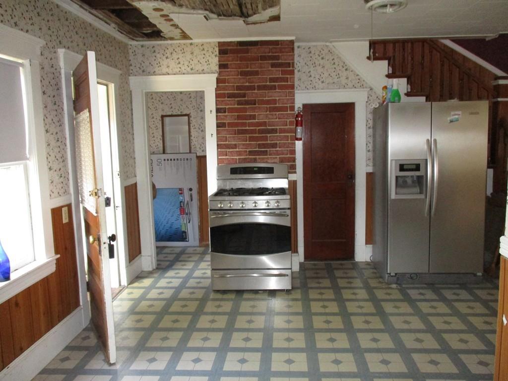 84 Hillside Road Dracut, MA 01826 - Photo 4 of 18 Gallery Image 4