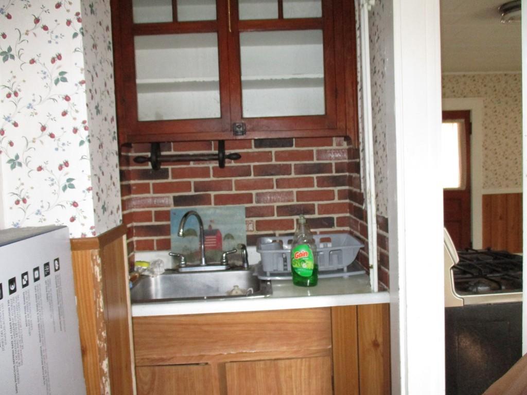 84 Hillside Road Dracut, MA 01826 - Photo 5 of 18 Gallery Image 5
