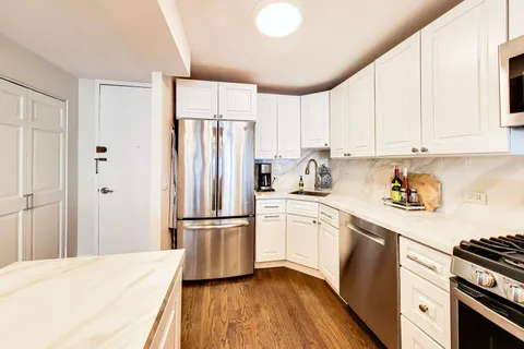 $337,500 | 1960 North Lincoln Park West, Unit 2911, Chicago, IL 60614