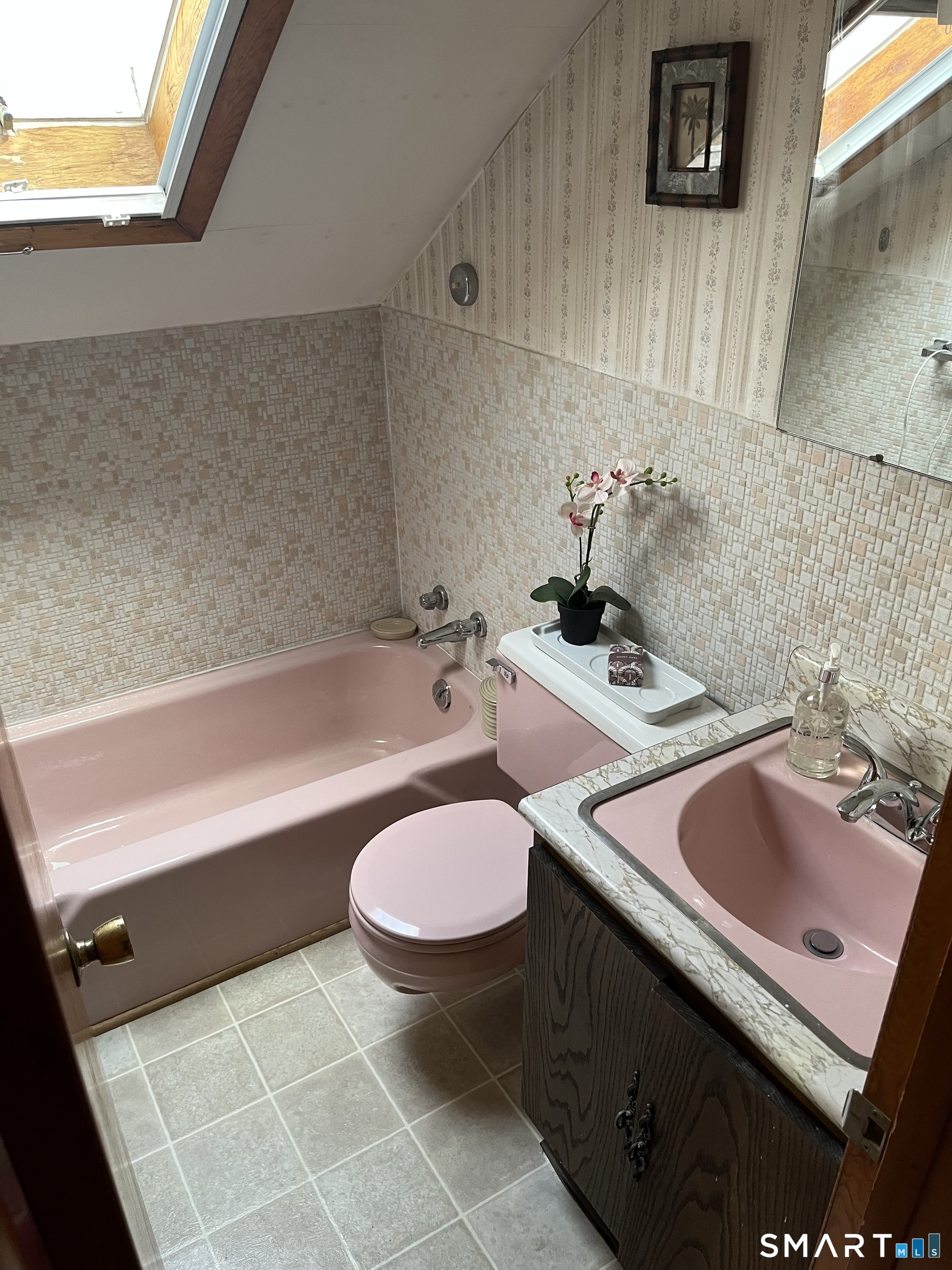 39 Little Bay Lane Branford, CT 06405 - Photo 17 of 20 a bathroom with a sink and a mirror