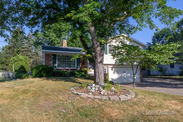 $317,000 | 7107 Westwood Drive, Jenison, MI 49428