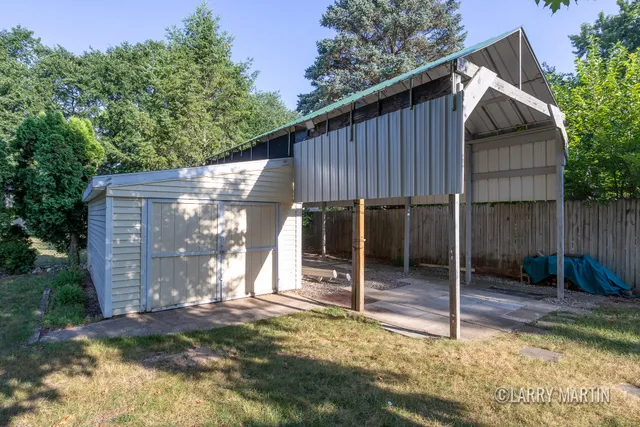 $317,000 | 7107 Westwood Drive, Jenison, MI 49428