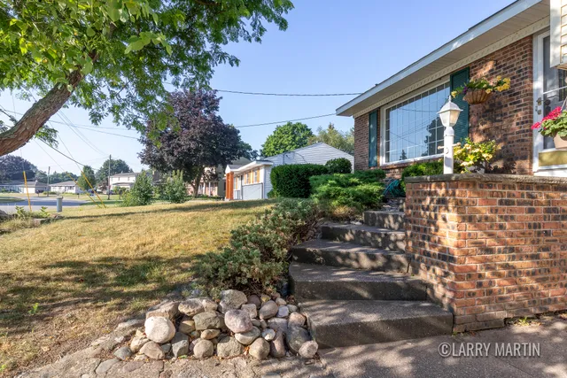 $317,000 | 7107 Westwood Drive, Jenison, MI 49428