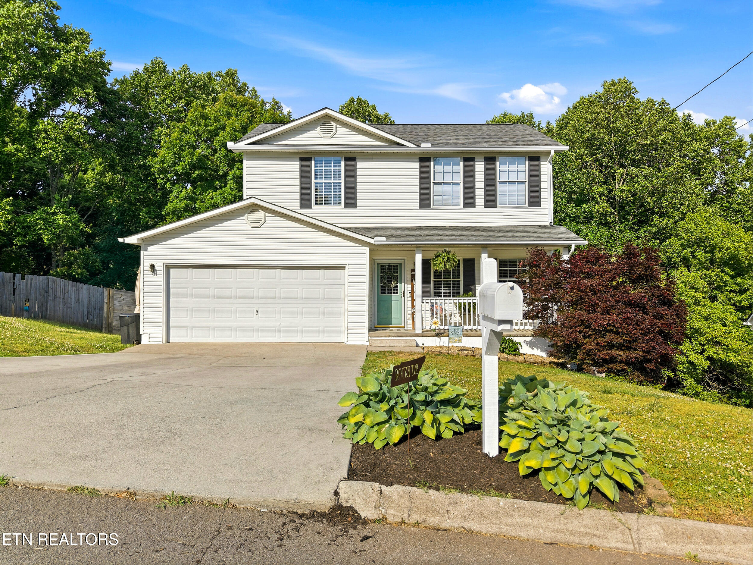 8258 Oak Terrace Lane Powell, TN 37849 - Photo 2 of 47 2_8258_oak_terrace_ln_0002