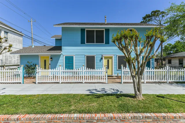 $1,575 | 818 11th Street, Galveston, TX 77550