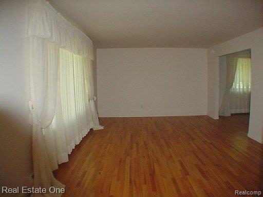 35509 Springvale Street Farmington, MI 48331 - Photo 4 of 25 living room from foyer