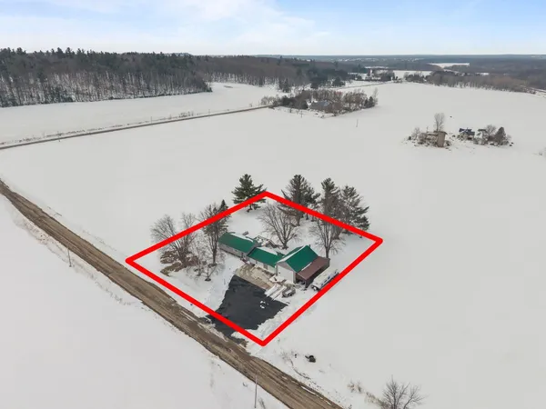 $395,000 | N4907 Lower Road, New London, WI 54961