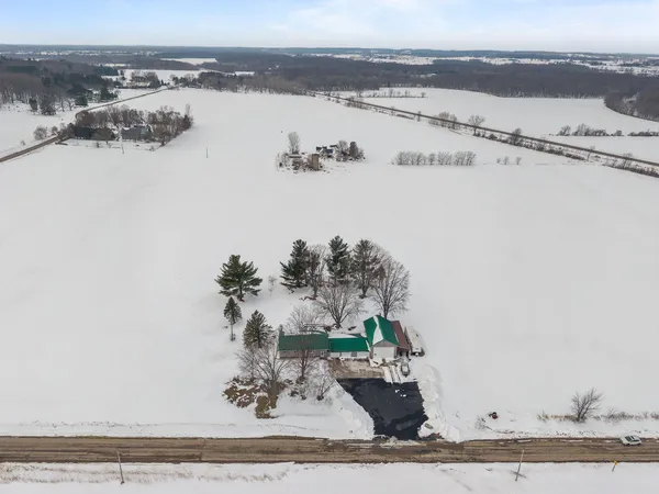 $395,000 | N4907 Lower Road, New London, WI 54961