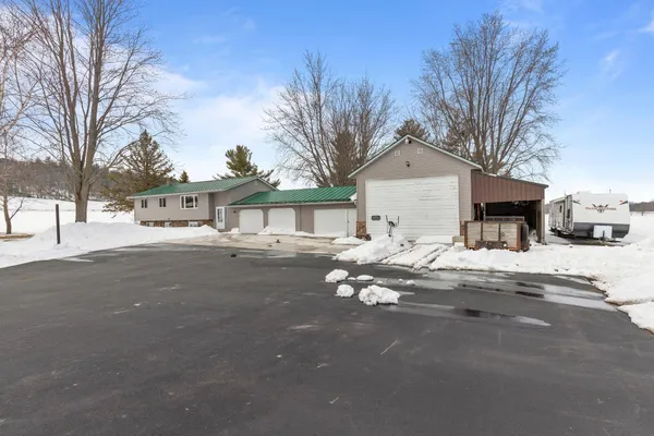 $395,000 | N4907 Lower Road, New London, WI 54961