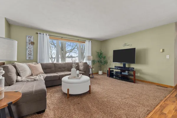 $395,000 | N4907 Lower Road, New London, WI 54961