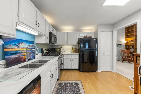 $329,000 | 513 Green Bridge Lane, Unit B, Prospect Heights, IL 60070