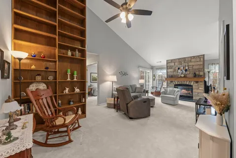 $329,000 | 513 Green Bridge Lane, Unit B, Prospect Heights, IL 60070