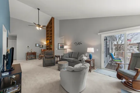 $329,000 | 513 Green Bridge Lane, Unit B, Prospect Heights, IL 60070