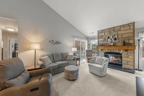 $329,000 | 513 Green Bridge Lane, Unit B, Prospect Heights, IL 60070