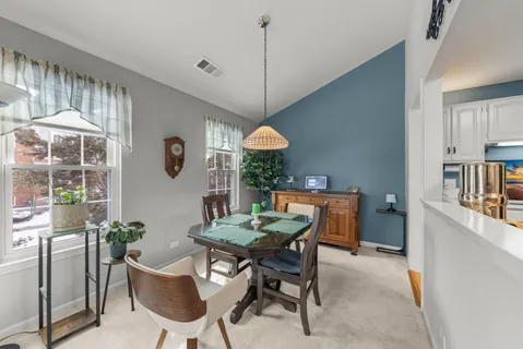 $329,000 | 513 Green Bridge Lane, Unit B, Prospect Heights, IL 60070