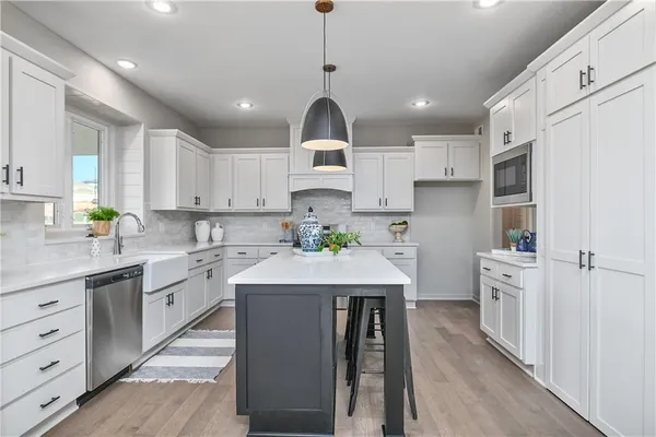 $694,950 | 6114 Lewis Drive, Shawnee, KS 66226