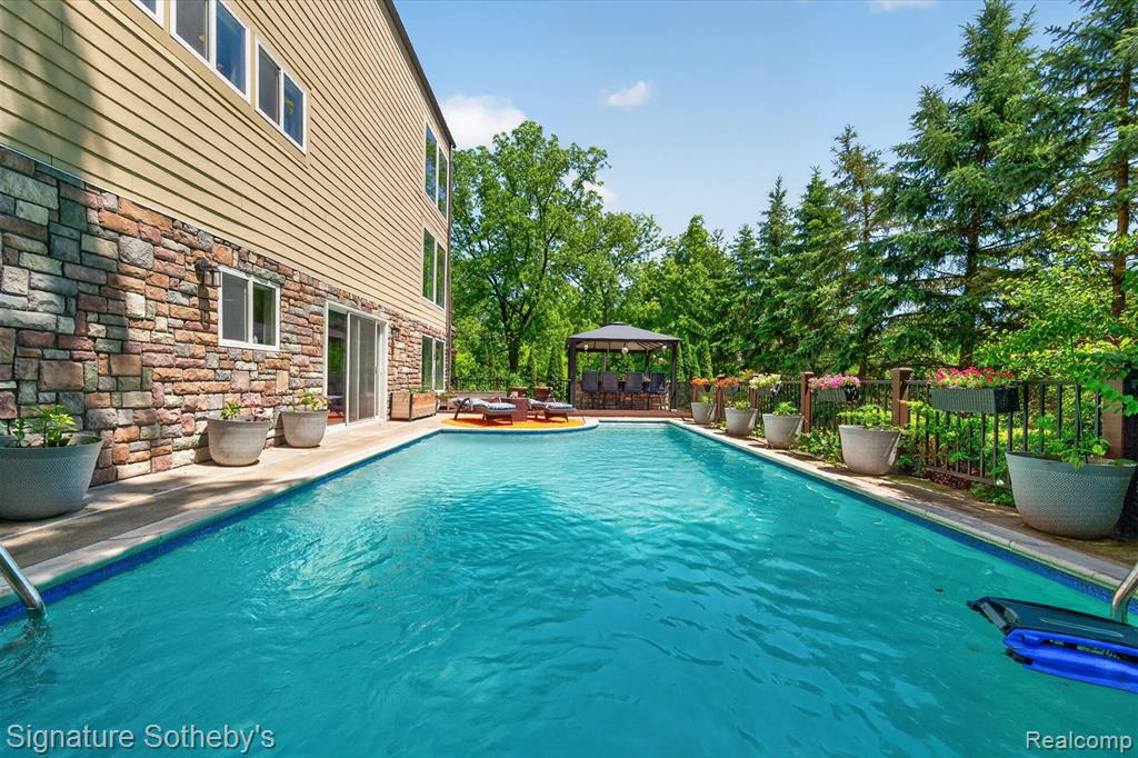 30650 Lahser Road Beverly Hills, MI 48025 - Photo 5 of 93