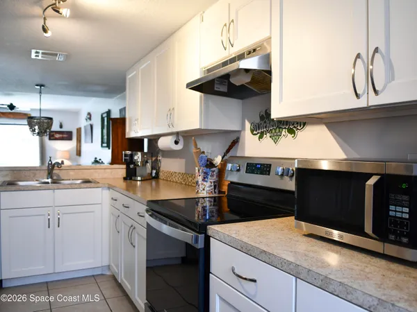 $2,600 | 290 North 2nd Street, Unit 3, Cocoa Beach, FL 32931