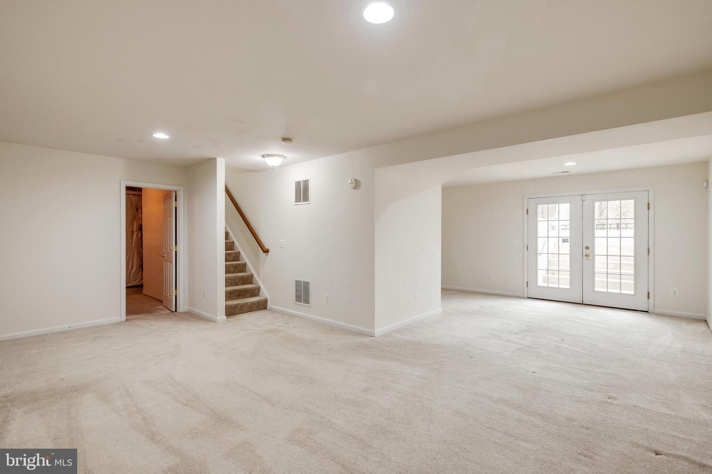 19237 Potomac Crest Drive Triangle, VA 22172 - Photo 25 of 29 Spacious, light-filled lower level retreat
