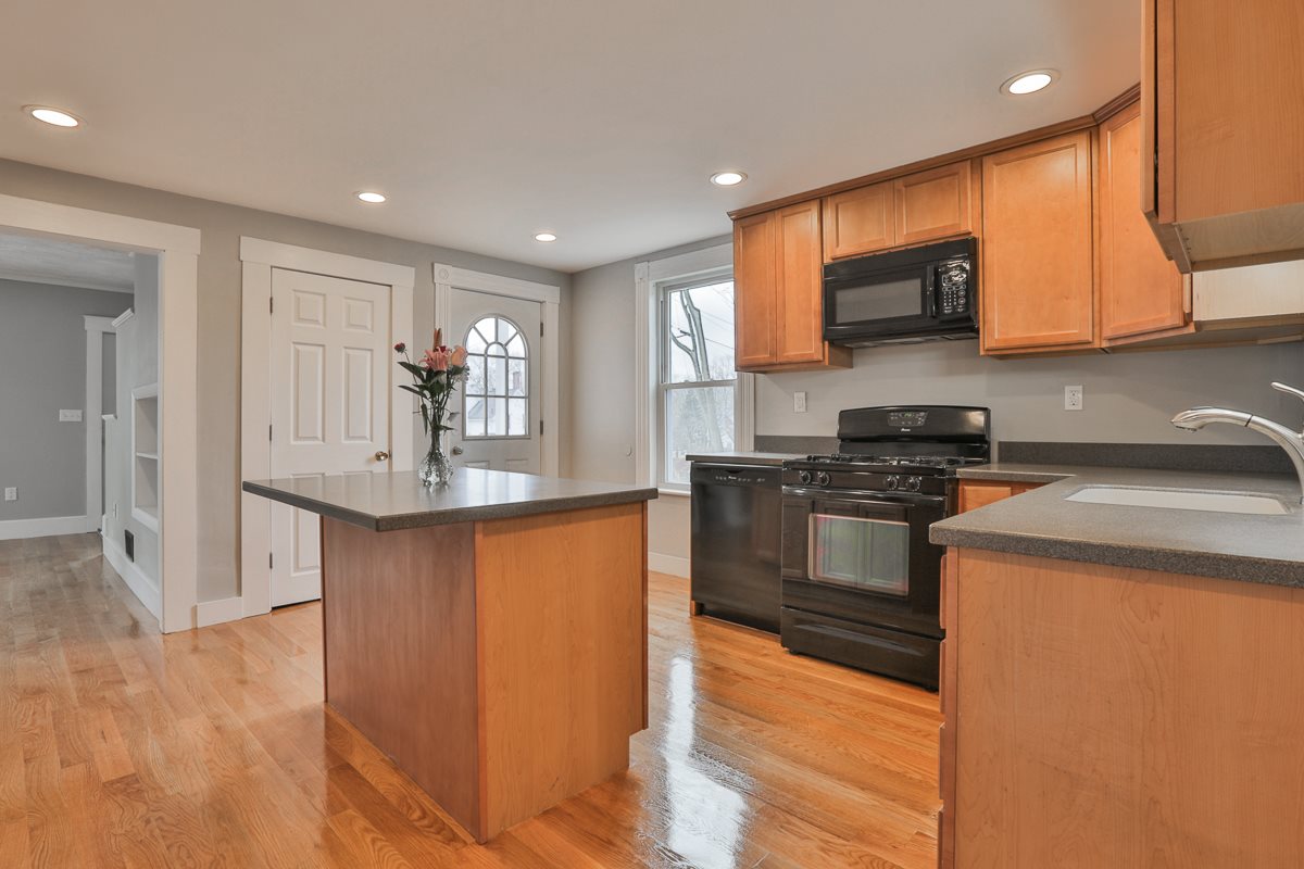 6 Laurel Street Derry, NH 03038 - Photo 11 of 26 Gallery Image 11