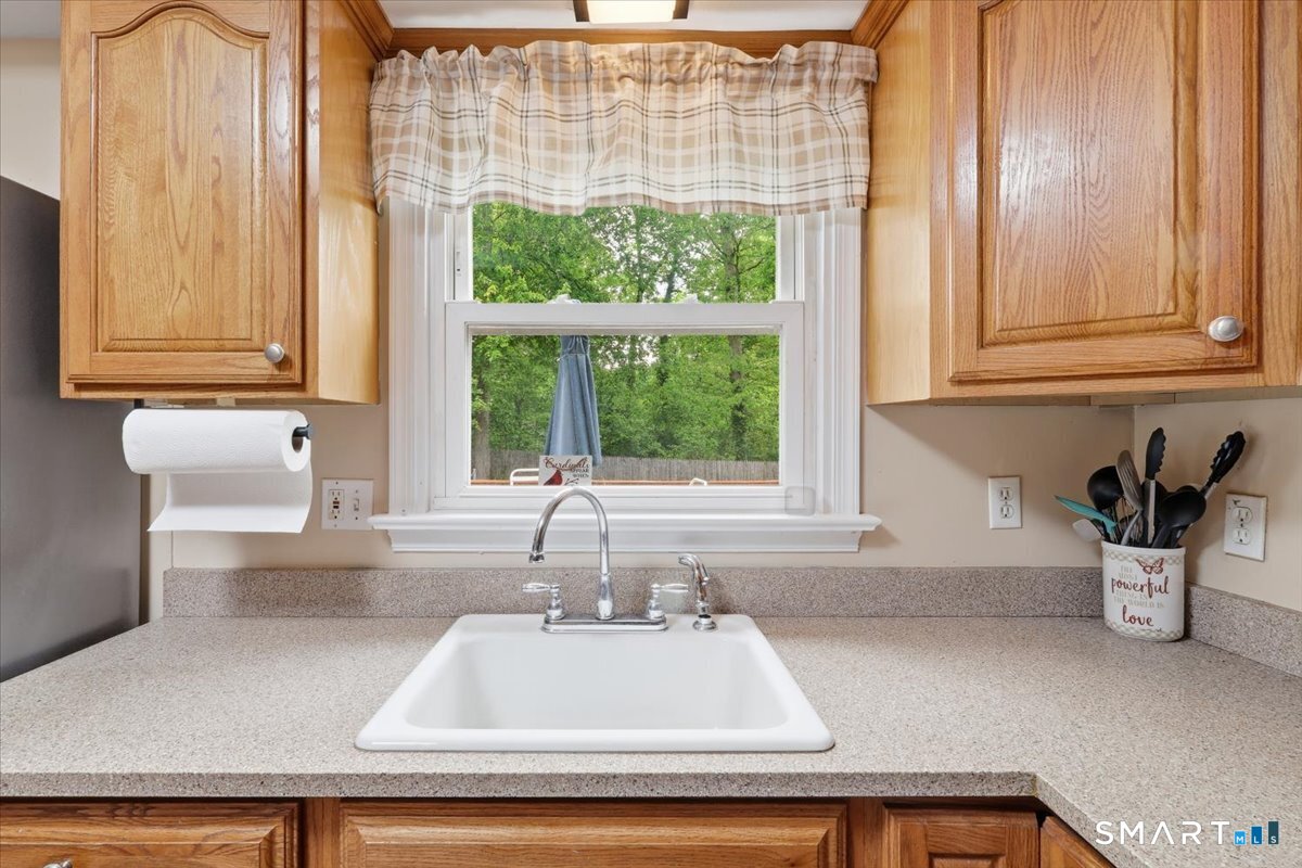 31 Iron Street Ledyard, CT 06339 - Photo 9 of 40