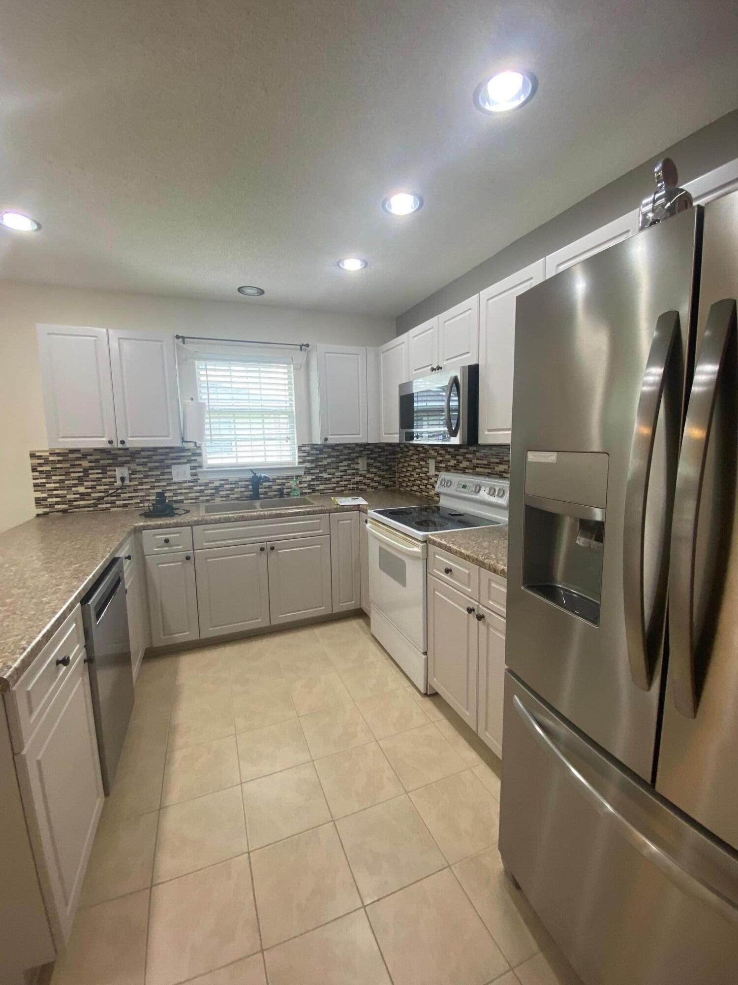 9238 Ayscough Road Summerville, SC 29485 - Photo 10 of 36 Kitchen (2)