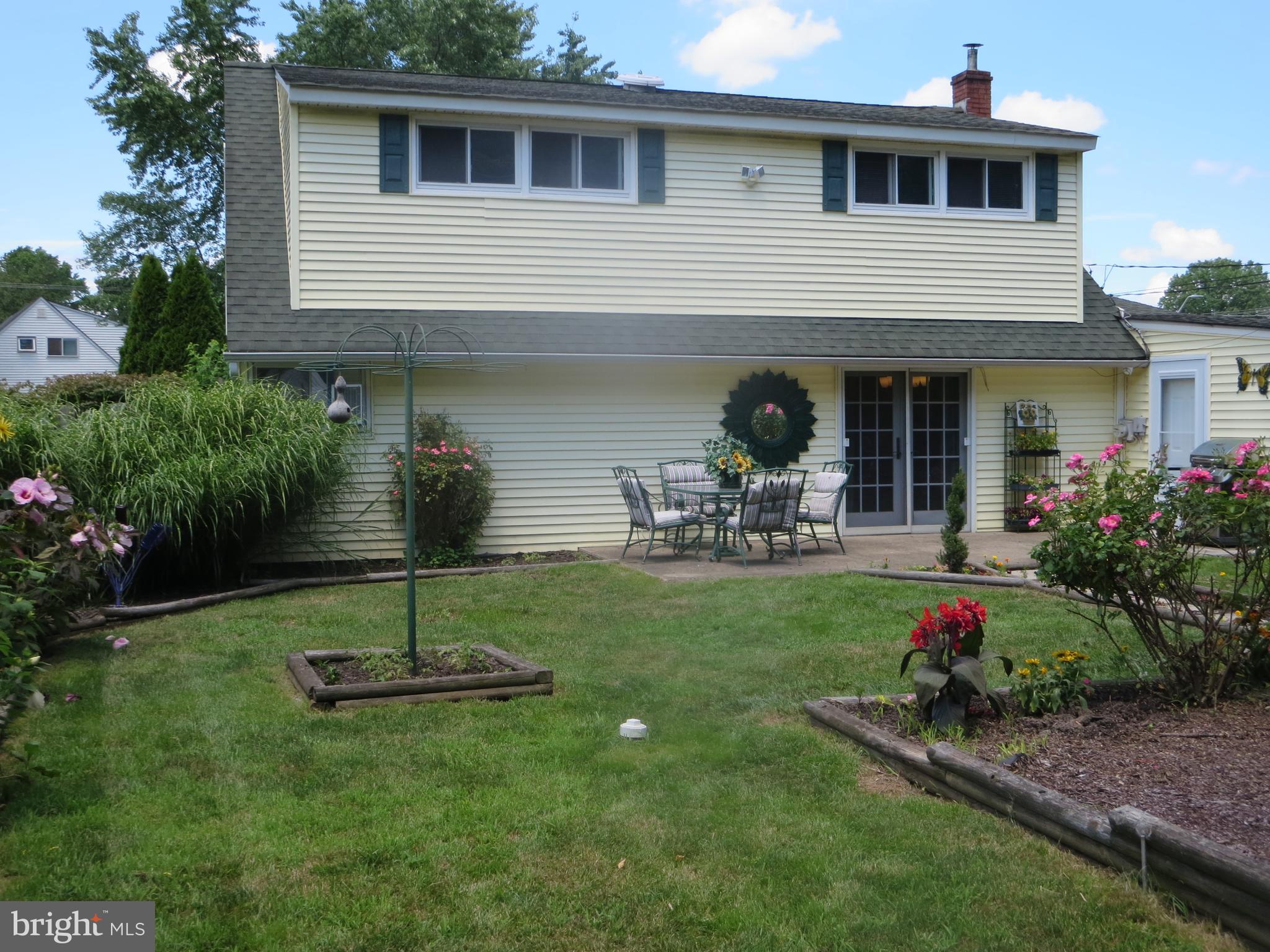 52 Hollow Road Levittown, PA 19056 - Photo 3 of 51 Exterior Rear