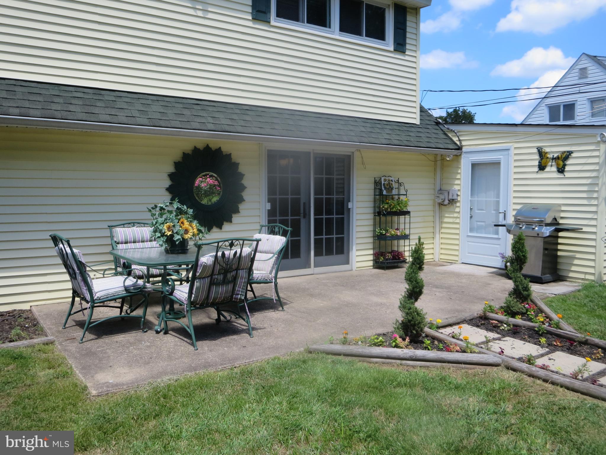 52 Hollow Road Levittown, PA 19056 - Photo 23 of 51 Rear Patio