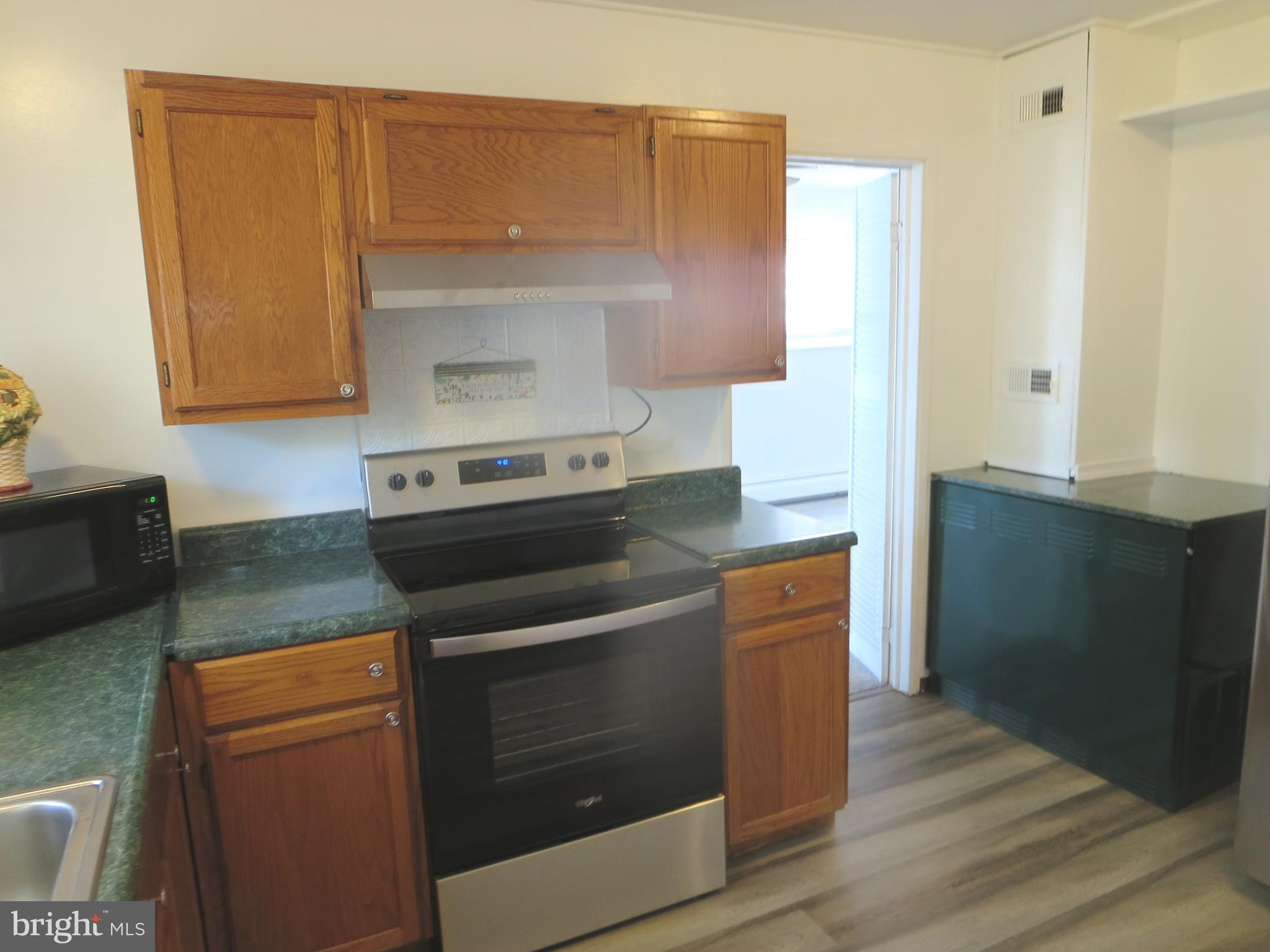 52 Hollow Road Levittown, PA 19056 - Photo 24 of 51 Kitchen with New Oven