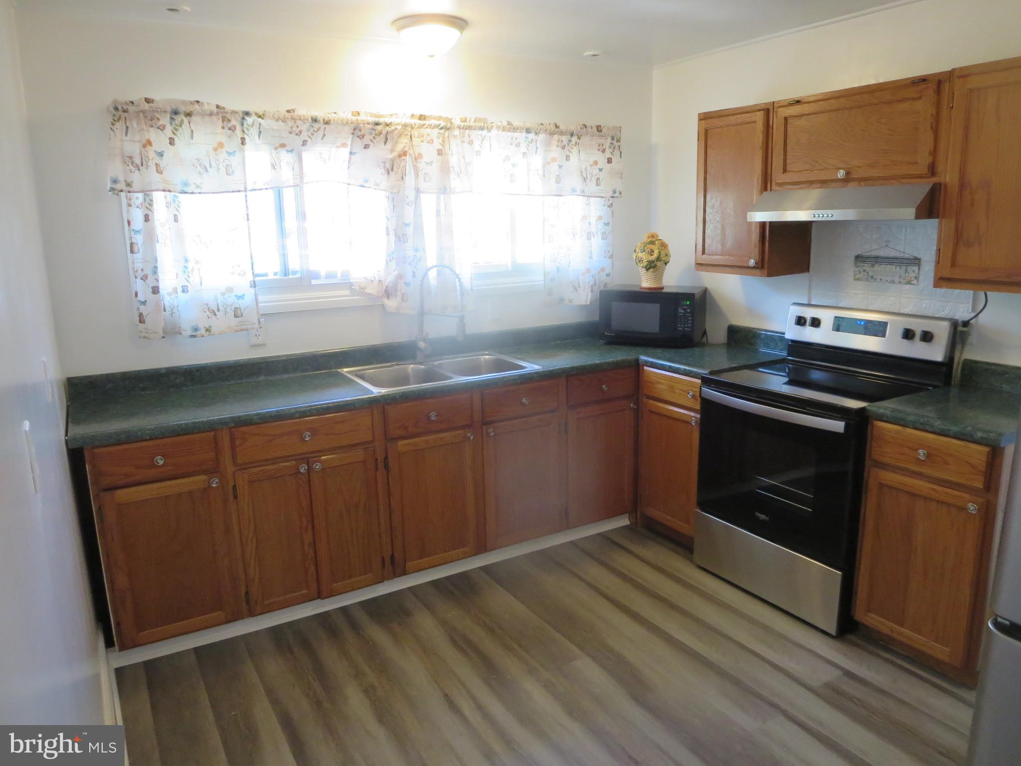 52 Hollow Road Levittown, PA 19056 - Photo 6 of 51 Kitchen