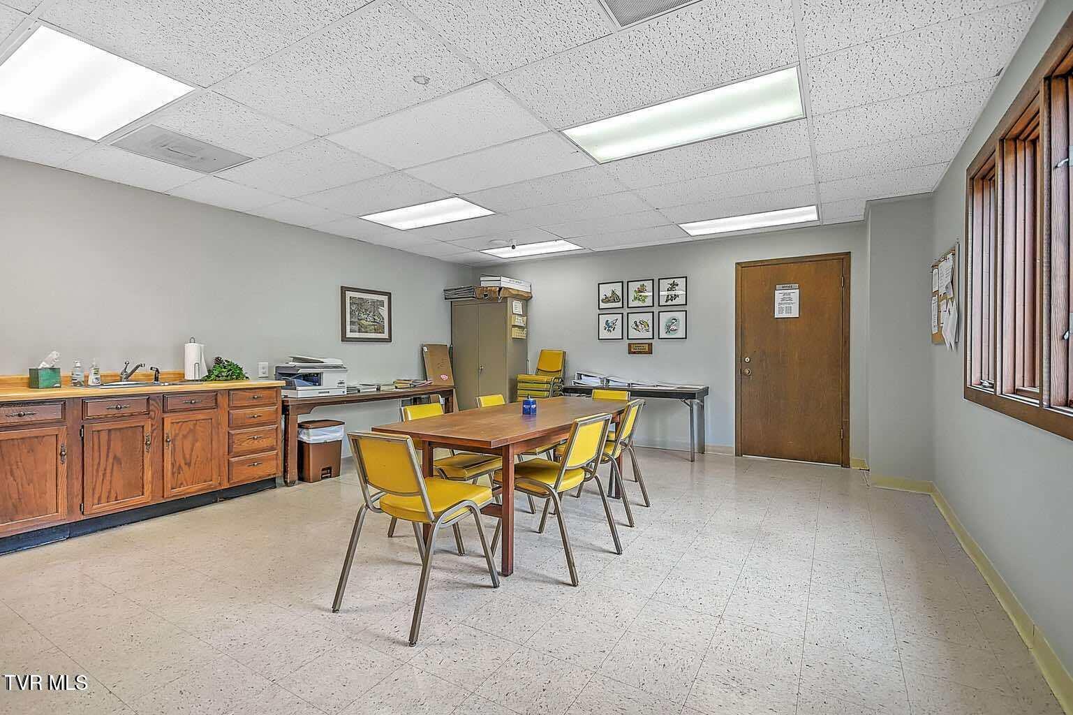 52 Grove Hill Road Kingsport, TN 37660 - Photo 60 of 80 462557557_880752877380735_50773873562184