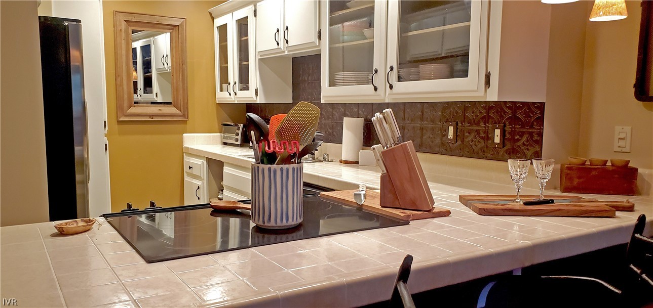 333 Ski Way, Unit 275 Incline Village, NV 89451 - Photo 7 of 18 a view of a dining room with furniture