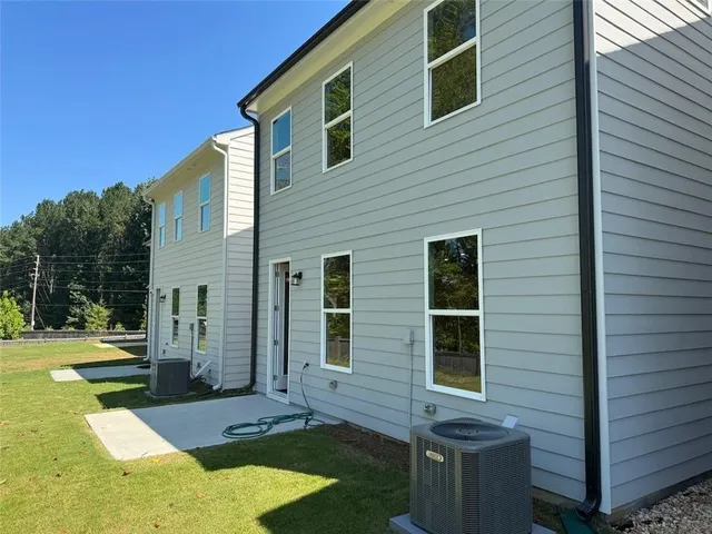 a view front of house with yard