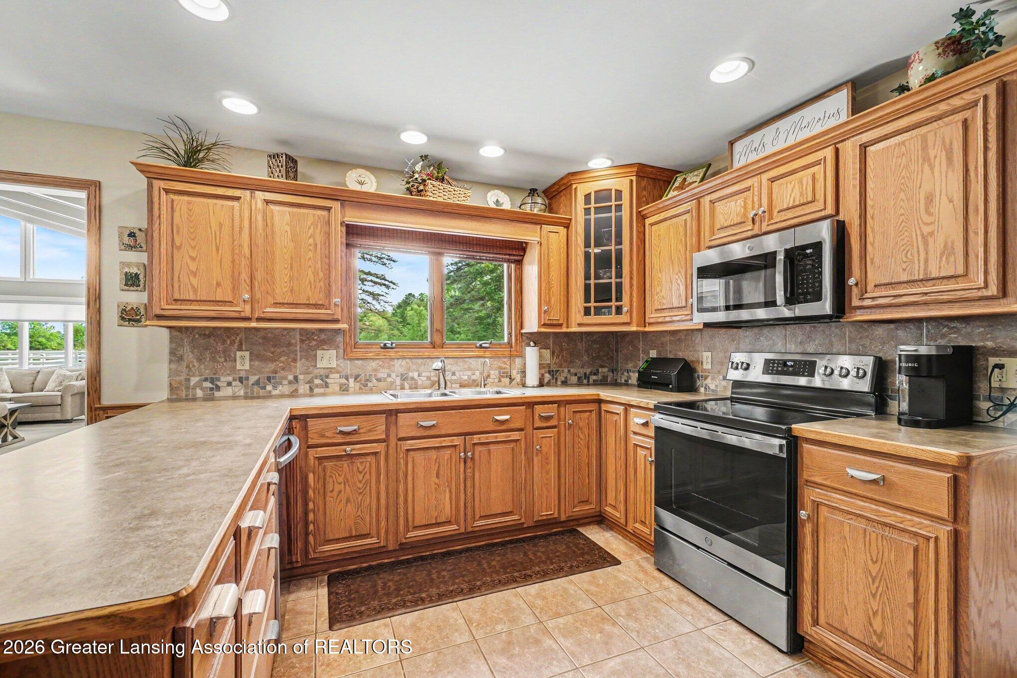4125 Harper Road Mason, MI 48854 - Photo 6 of 51 006_file_2539