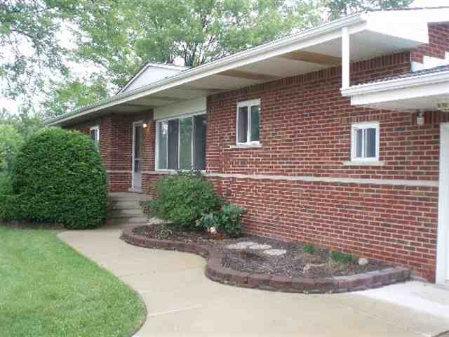 53140 Bates Road New Baltimore, MI 48051 - Photo 3 of 30 31010797-2.JPG