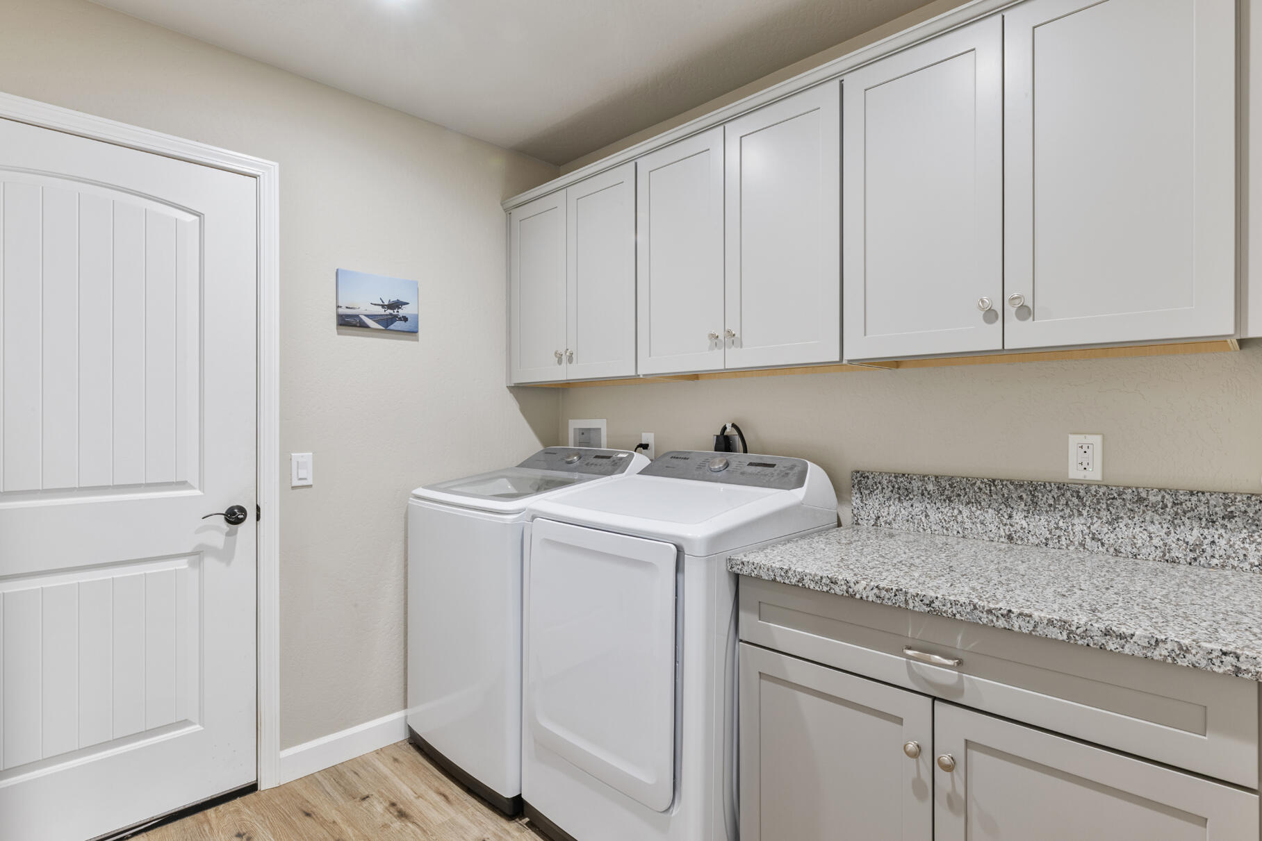 371 Cedar Ridge Cave Junction, OR 97523 - Photo 25 of 40 Large laundry room