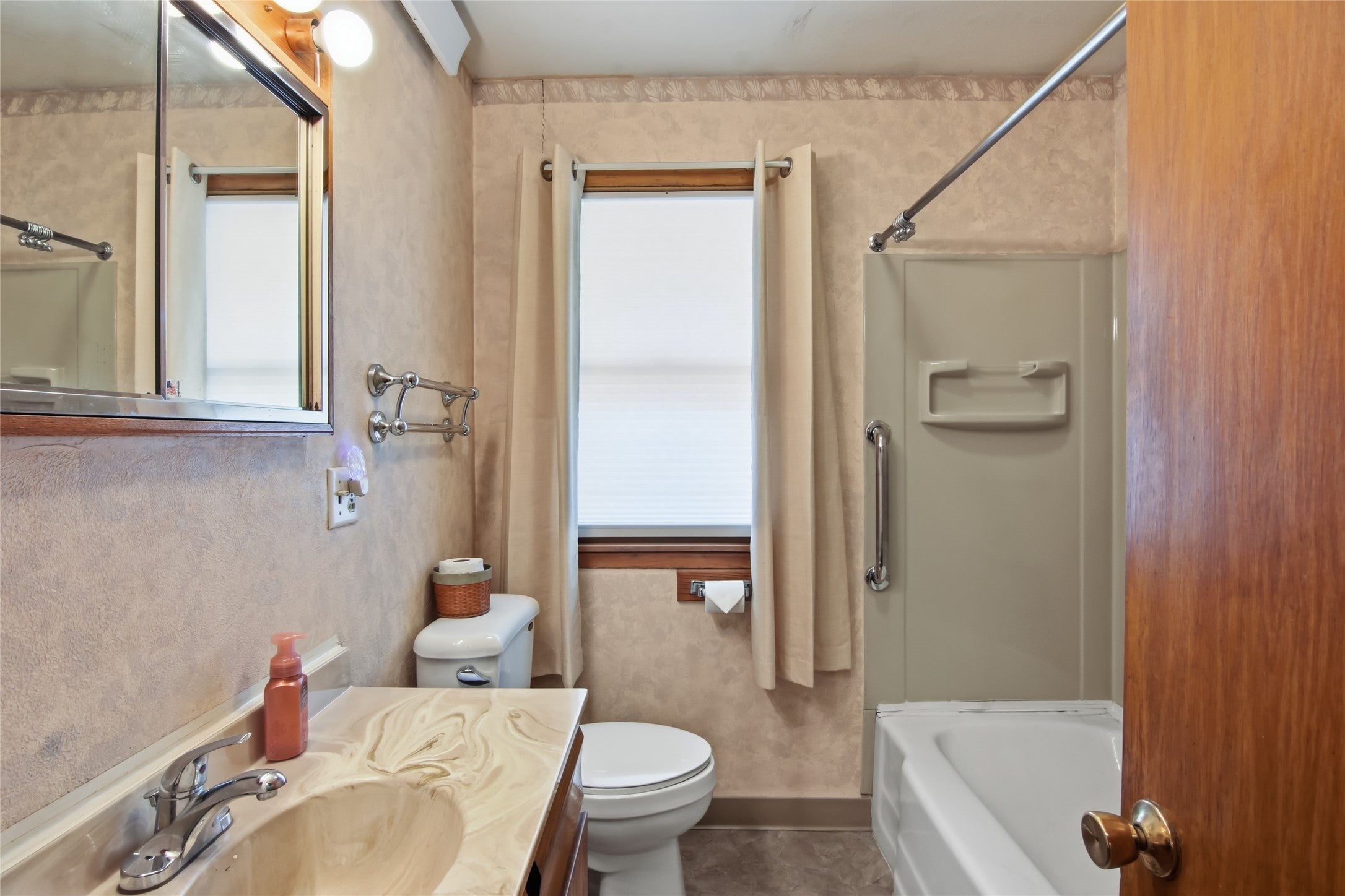 1290 County Road F Eau Claire, WI 54703 - Photo 18 of 43 Gallery Image 18